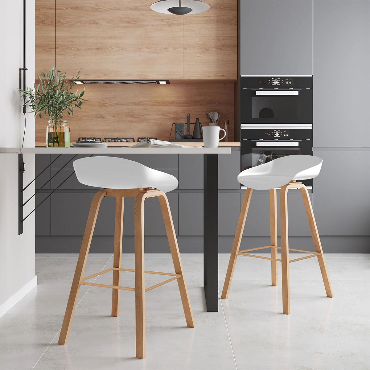 Sgabello in polipropilene bianco con basamento rovere