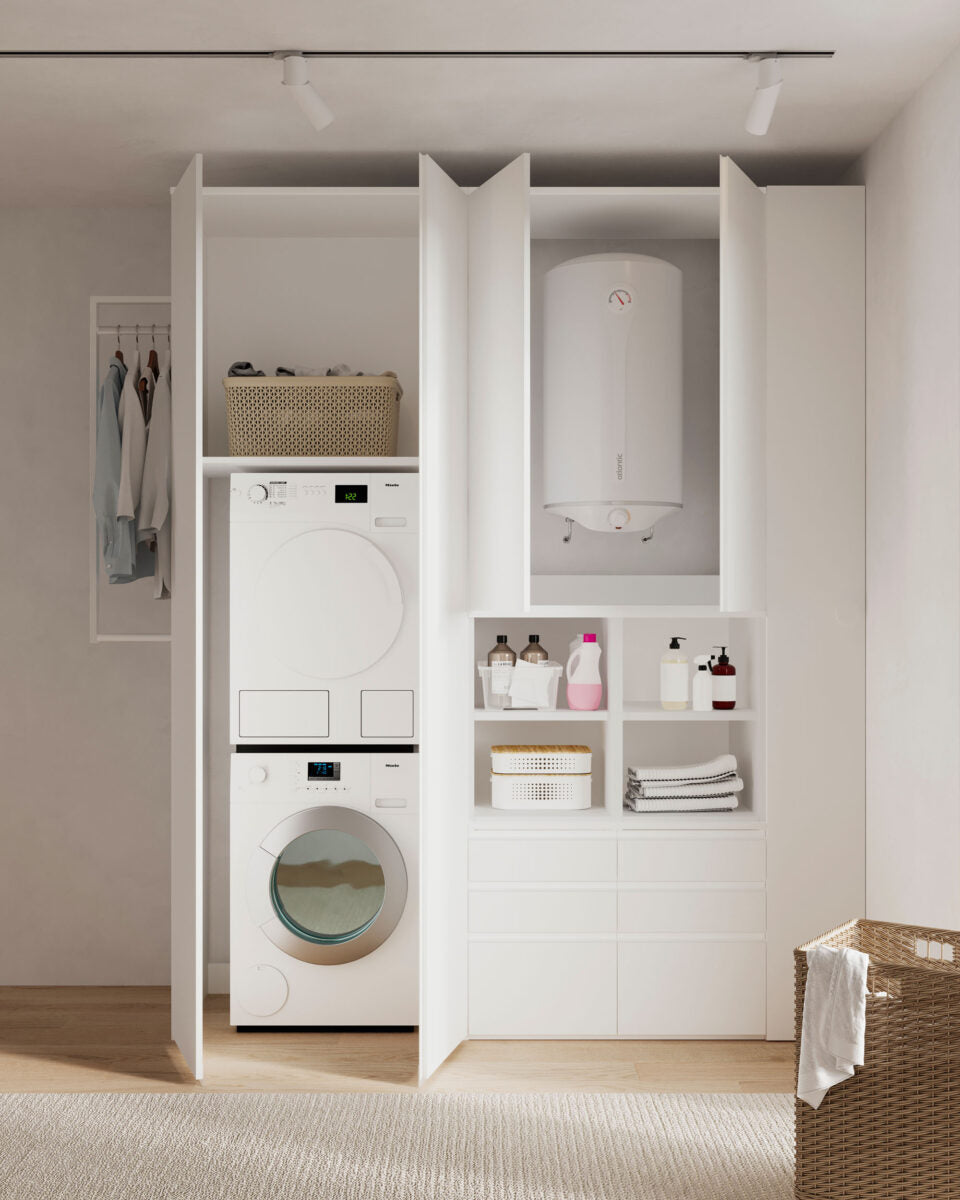 Cabina armadio zona lavanderia con ripiani porta oggetti