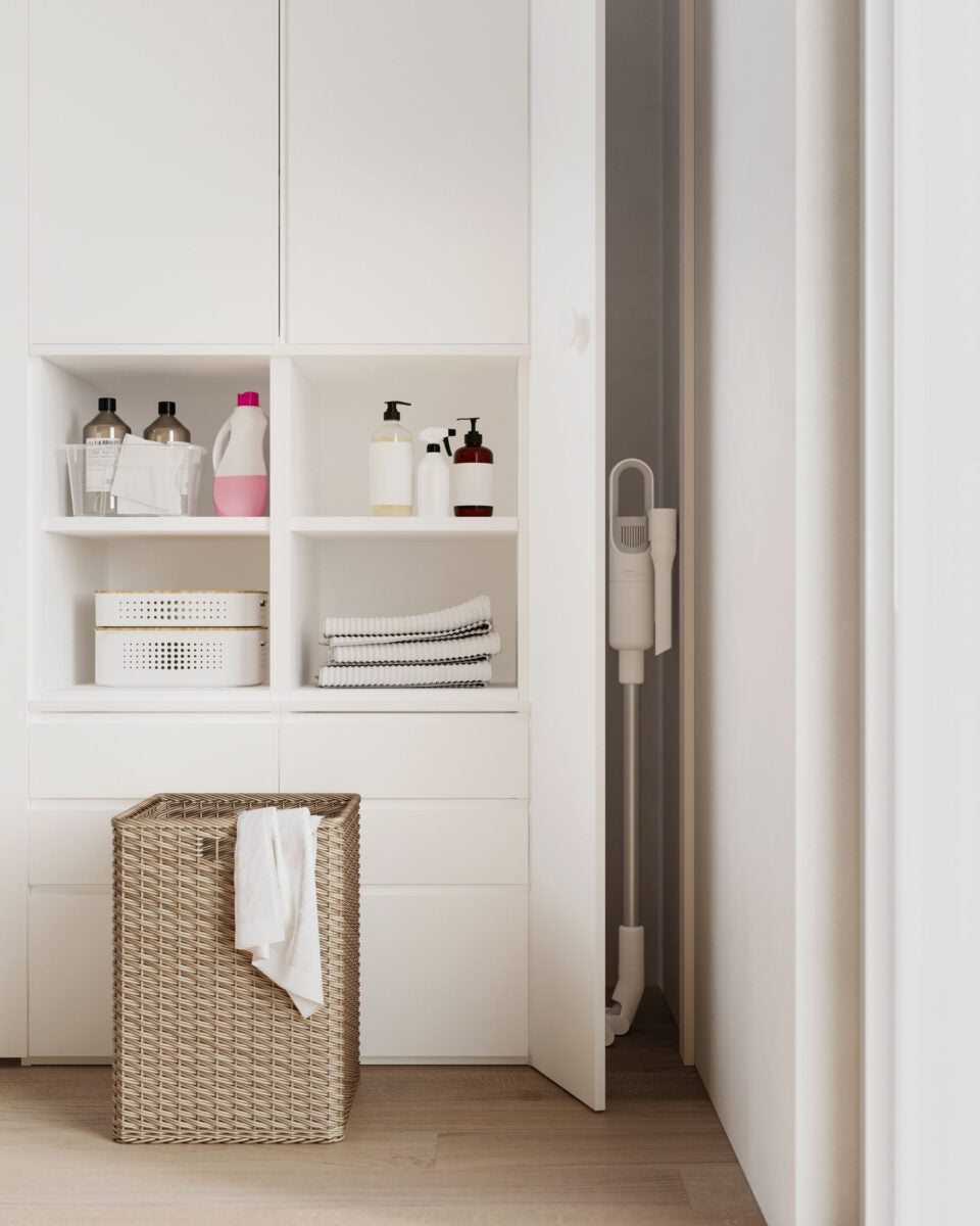Cabina armadio zona lavanderia con ripiani porta oggetti