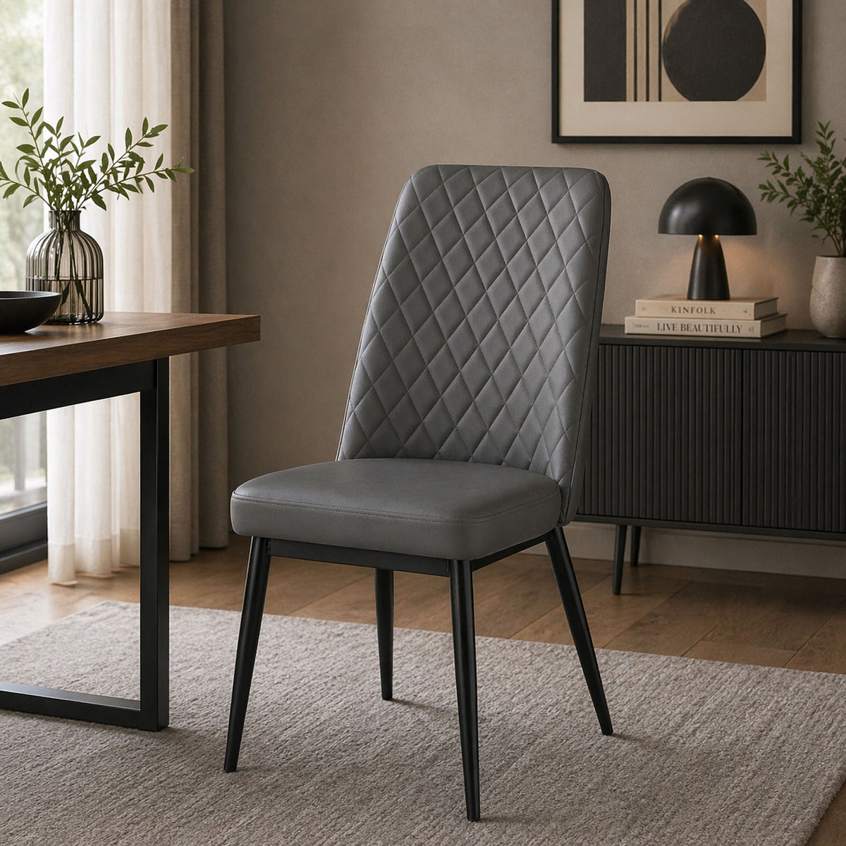 Sedia in microfibra con gambe metallo nero