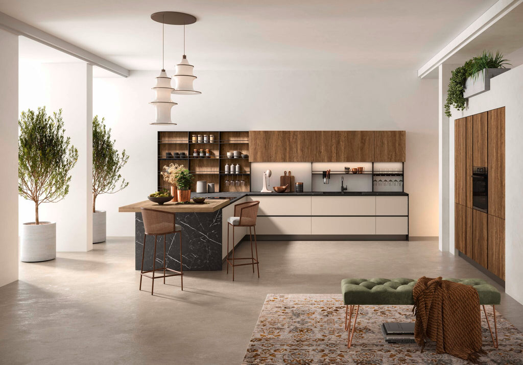 Composizione cucina ad angolo con piano Snack, boiserie e parete colonne