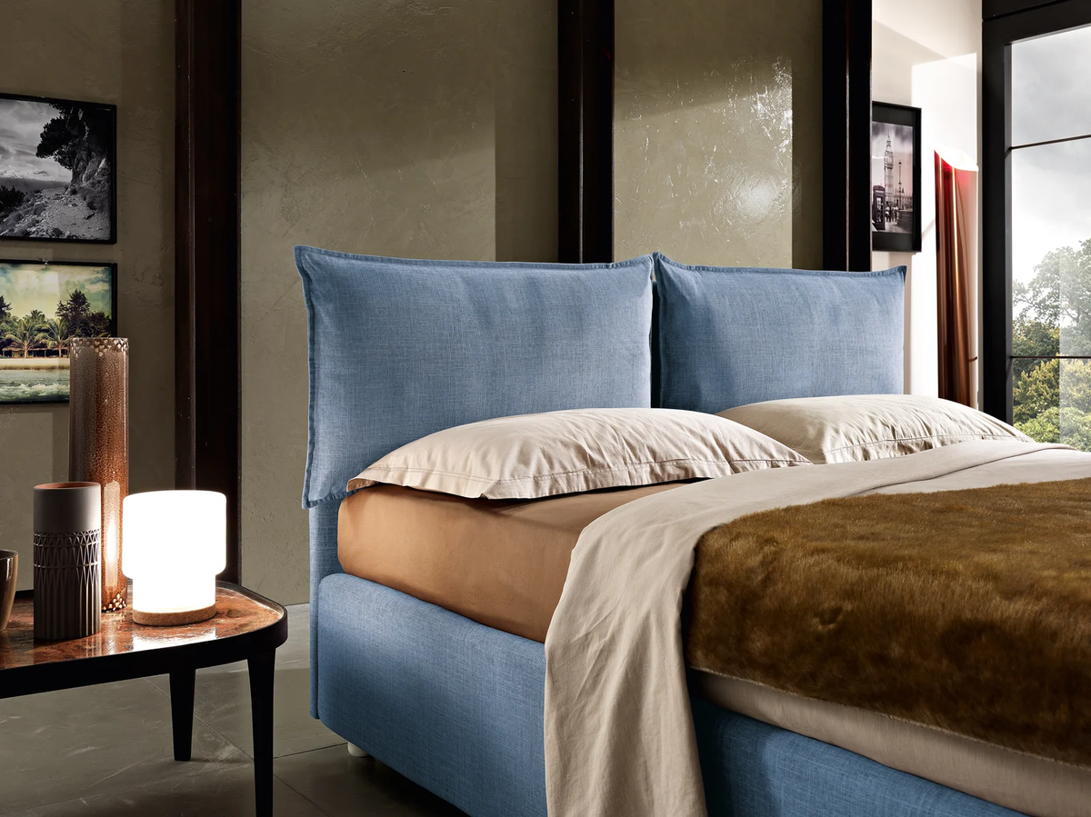 Letto matrimoniale moderno con testiera semplice, disponibile in varie misure, piedini a scelta
