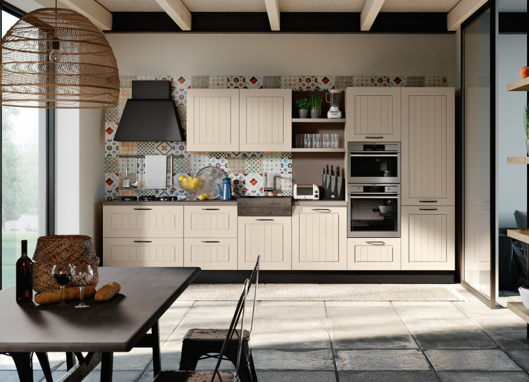 Composizione cucina lineare in stile country-chic moderno