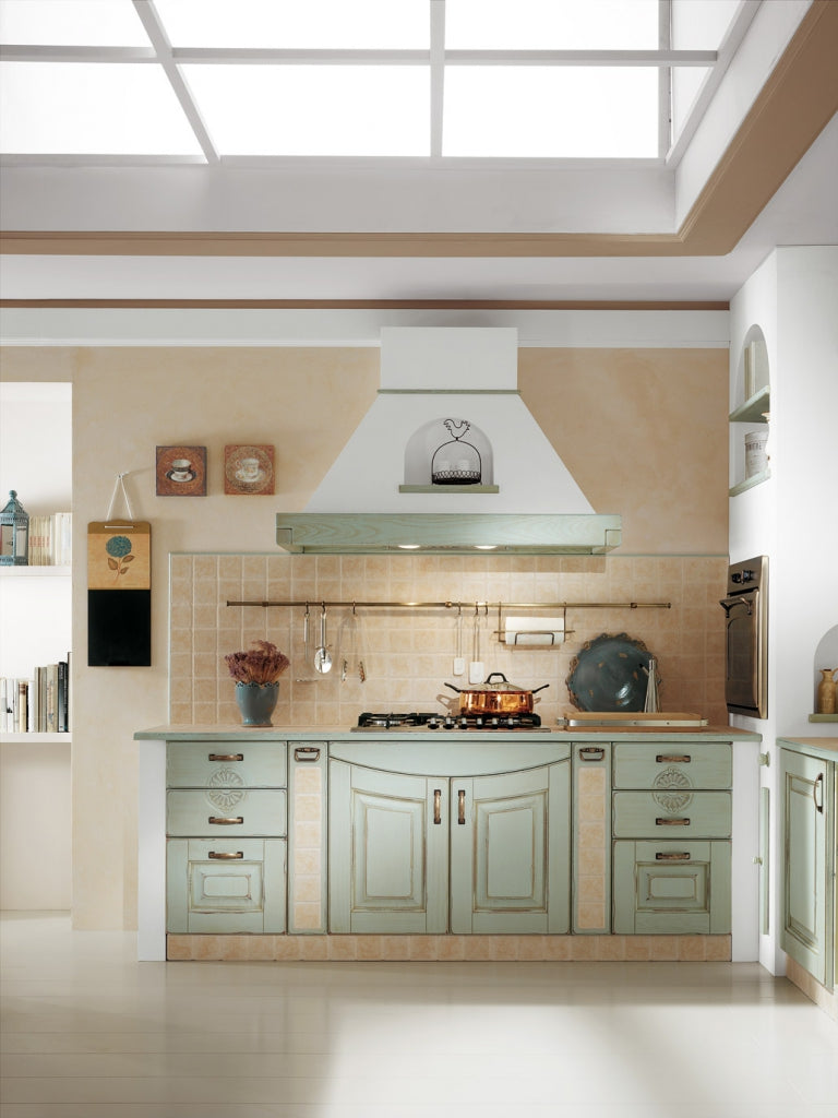 Cucina in stile classico provenzale con ante bugnate