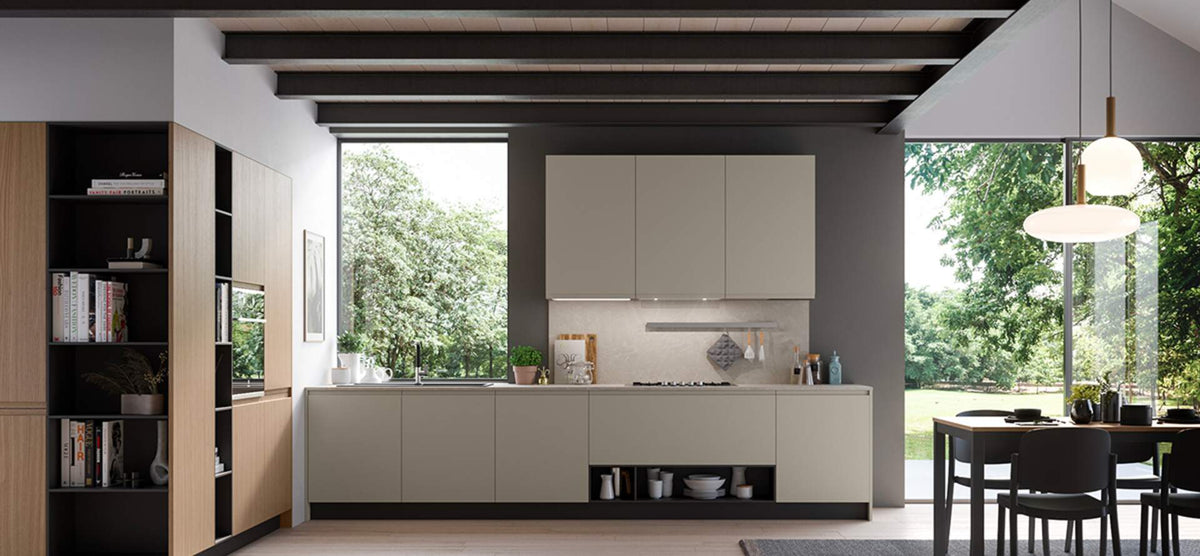 Composizione cucina lineare con blocco colonne angolare e libreria