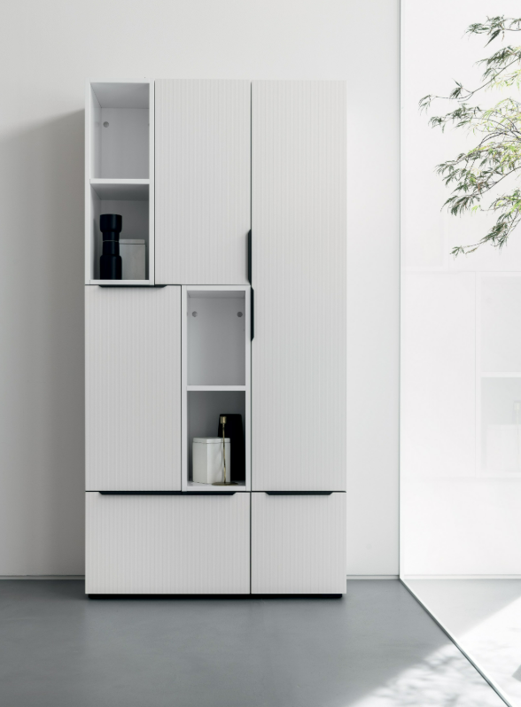 Composizione bagno con base sospesa a elementi a giorno portalavabo e colonna con elementi a giorno