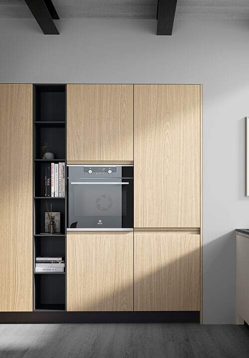 Composizione cucina lineare con blocco colonne angolare e libreria